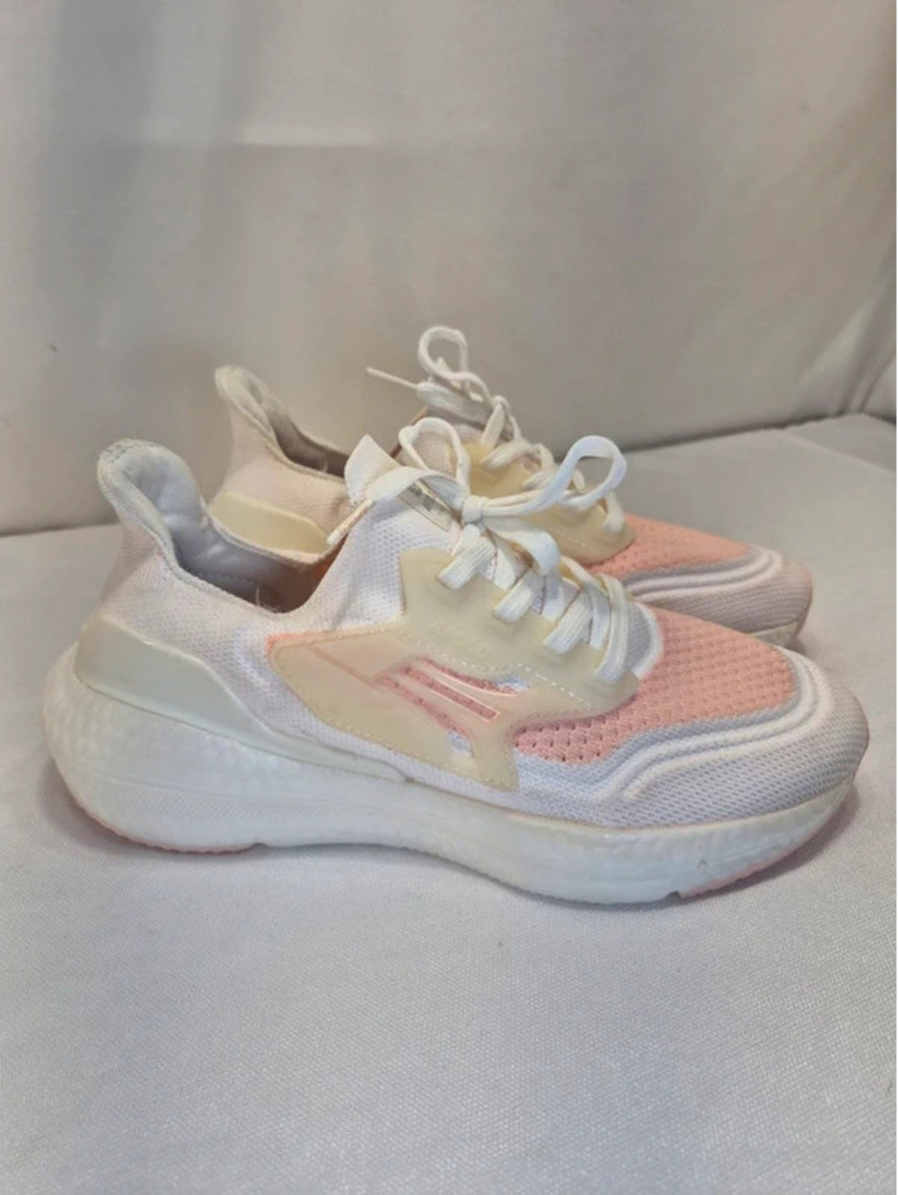 Apollo knit running sneakers white/ pink  lightweight memory foam women's 6.5